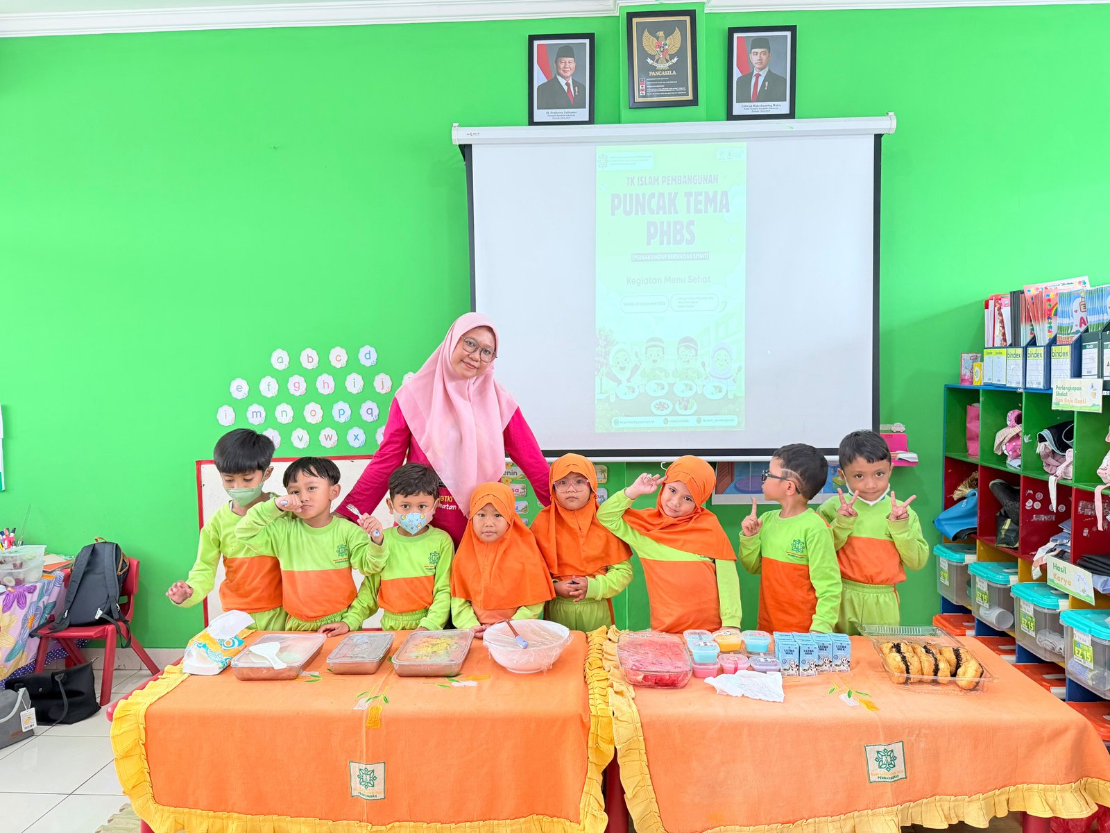 Puncak Tema PHBS, Anak TK Islam Pembangunan Belajar Makan Sehat